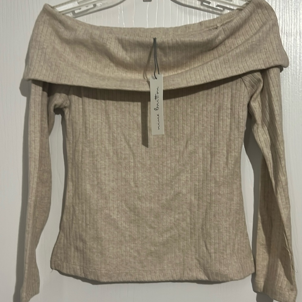 Nine Britton- Long sleeve off shoulder ribbed knit top in off-white